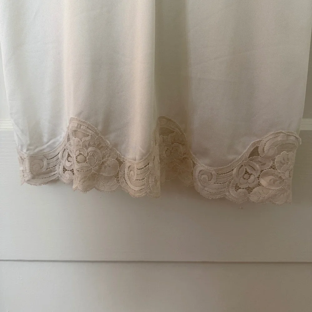 Vntg White Lace Trim Slip Dress Lingerie Floral Scalloped Hem Sz S Retro, Vampy - Picture 5 of 7